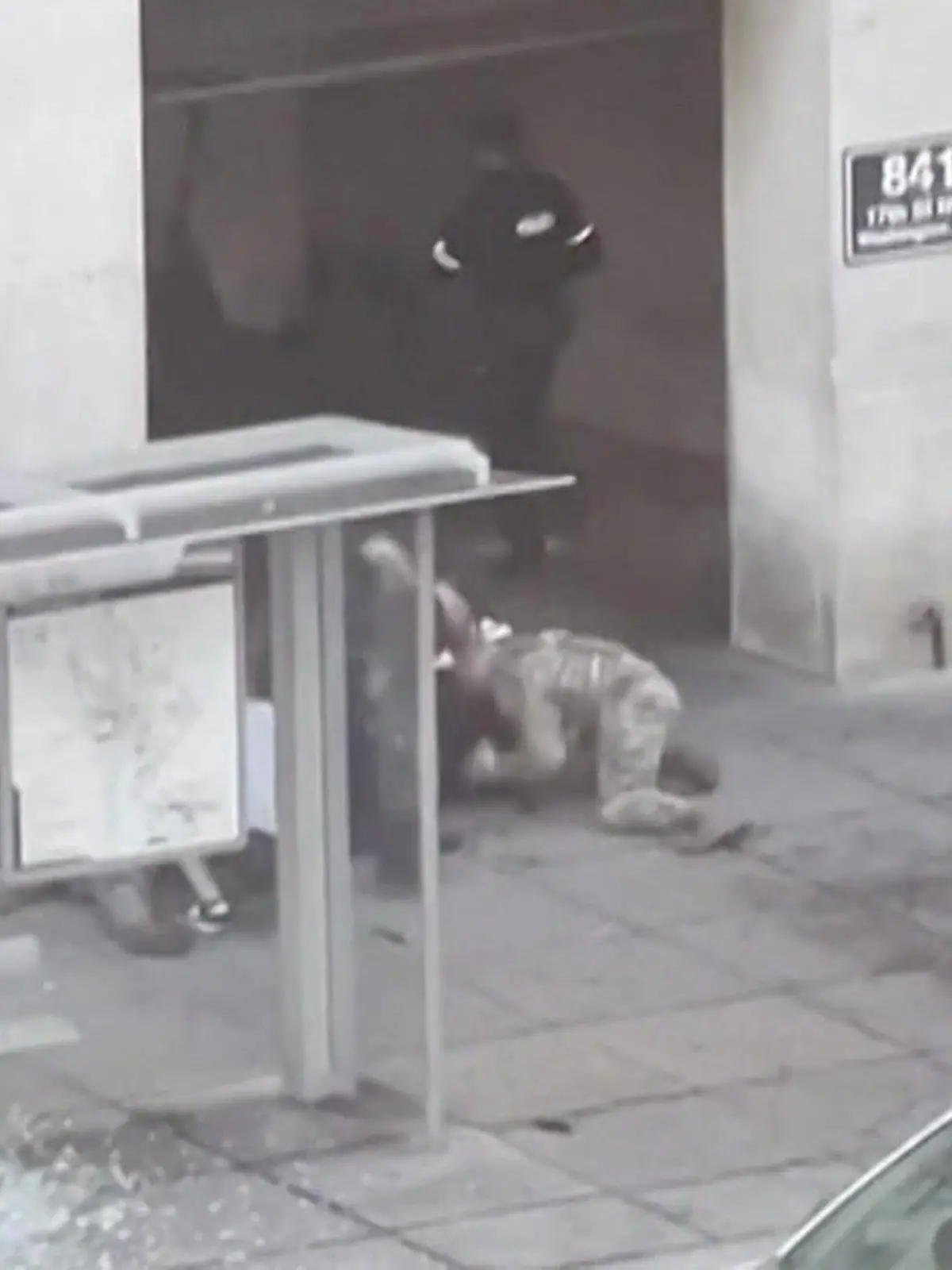 Bild zu: "Nach Schüssen am Weißen Haus! HIER überwältigen Trumps Truppen den Täter"