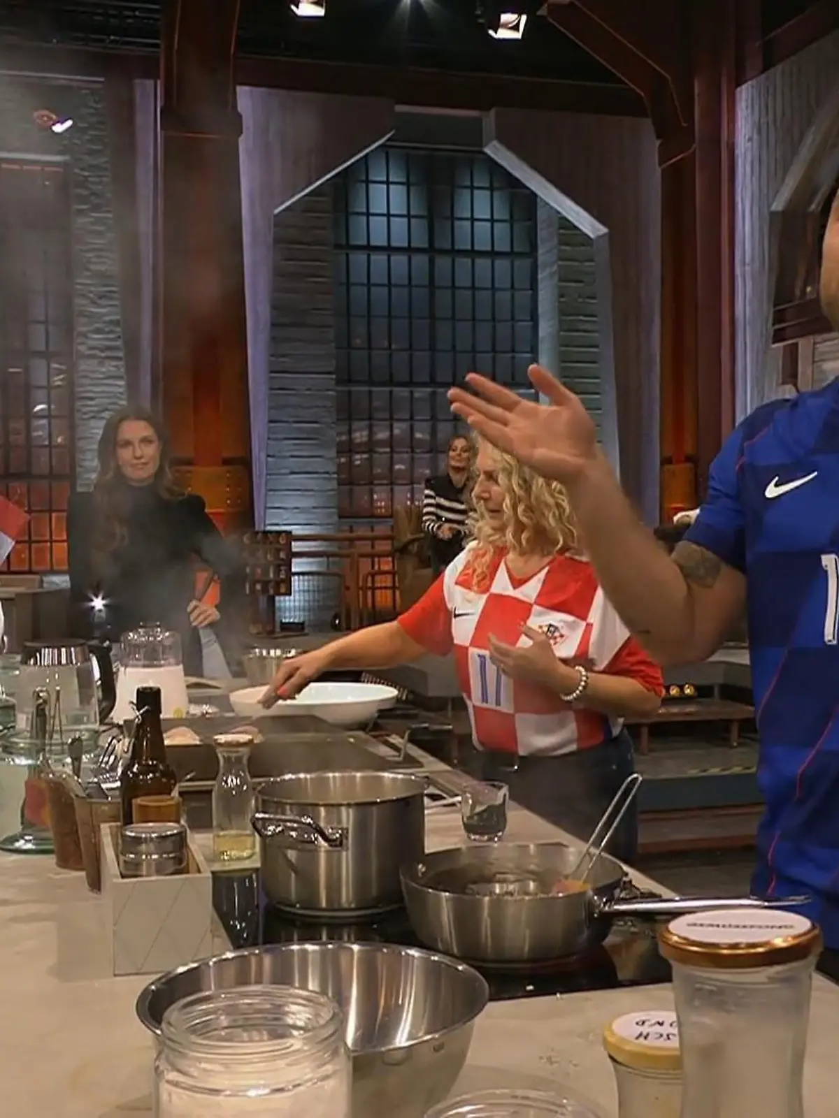 Bild zu: "Filip Pavlovic wird in Lauras Anwesenheit nervös"