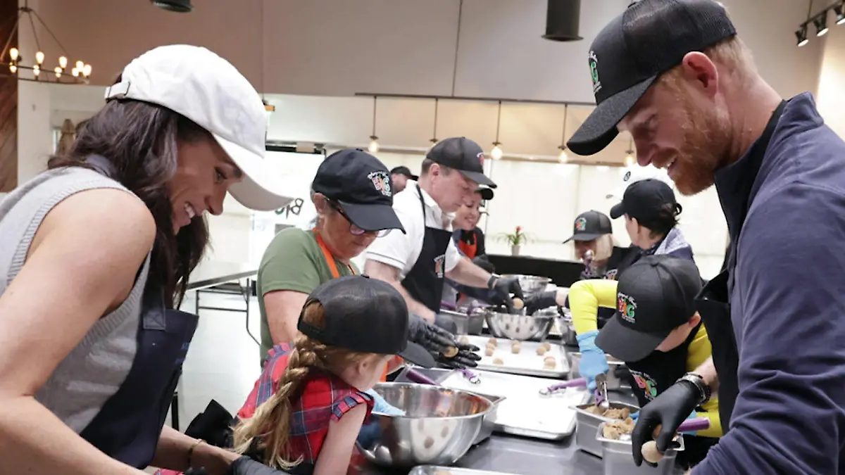 Süße Premiere! Harry und Meghan nehmen Lili und Archie mit zu ihrem Auftritt Prinzen-Nachwuchs im Fokus