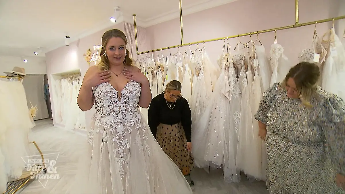 Ihre Augen funkeln regelrecht Elli ist hin und weg