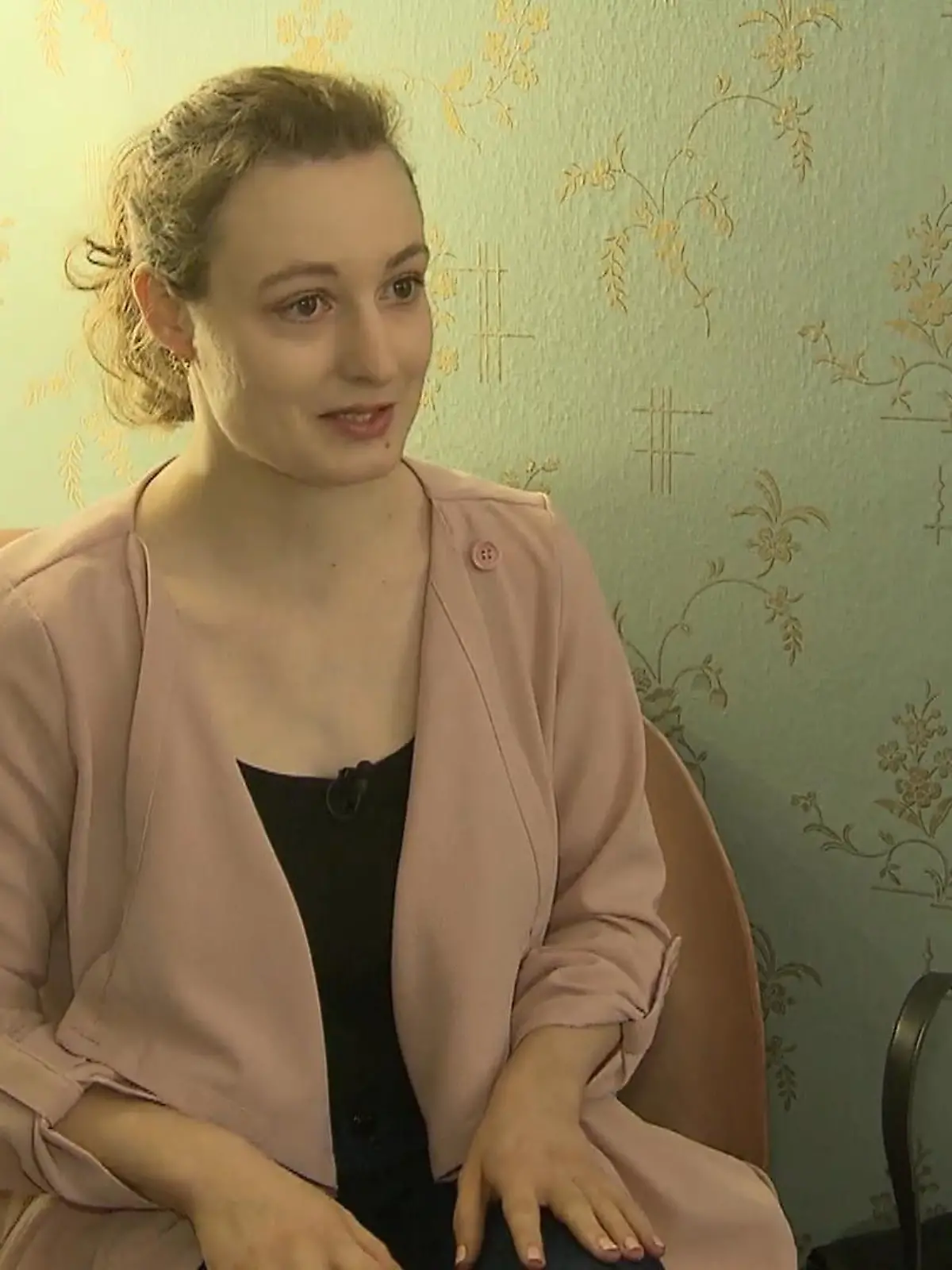 Bild zu: "Sie sah den Brautladen auf dem Weg zur Arbeit"