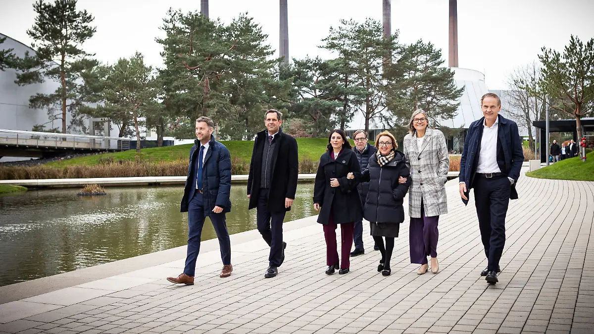 Festakt-zu-80-Jahren-VW-Betriebsrat-VW-Chef-Blume-h-lt-Mitbestimmung-f-r-gro-e-St-rke