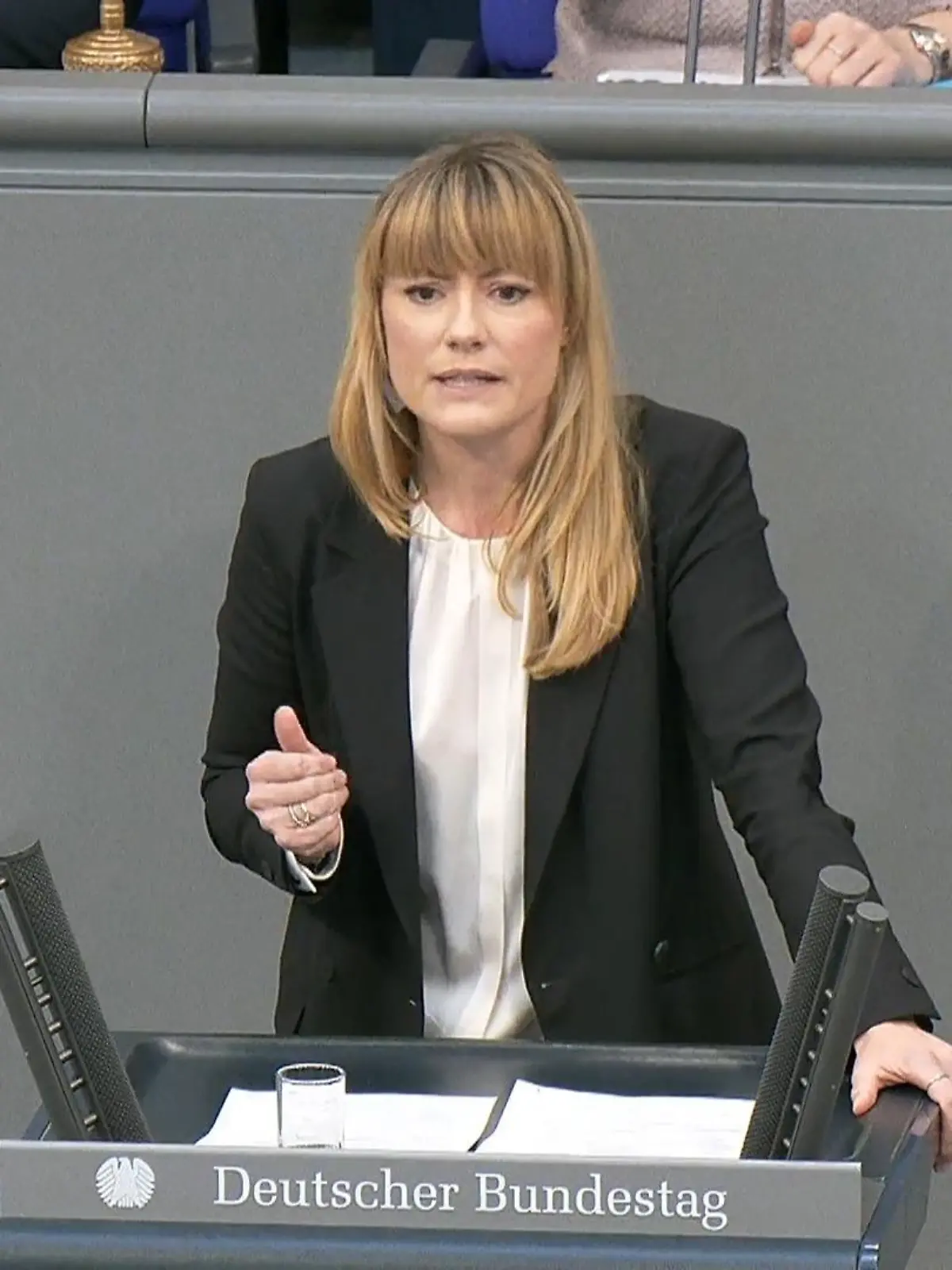 Bild zu: "Heftiger Nazi-Vorwurf im Bundestag! Politikerin wegen DIESES Vergleichs gerügt"
