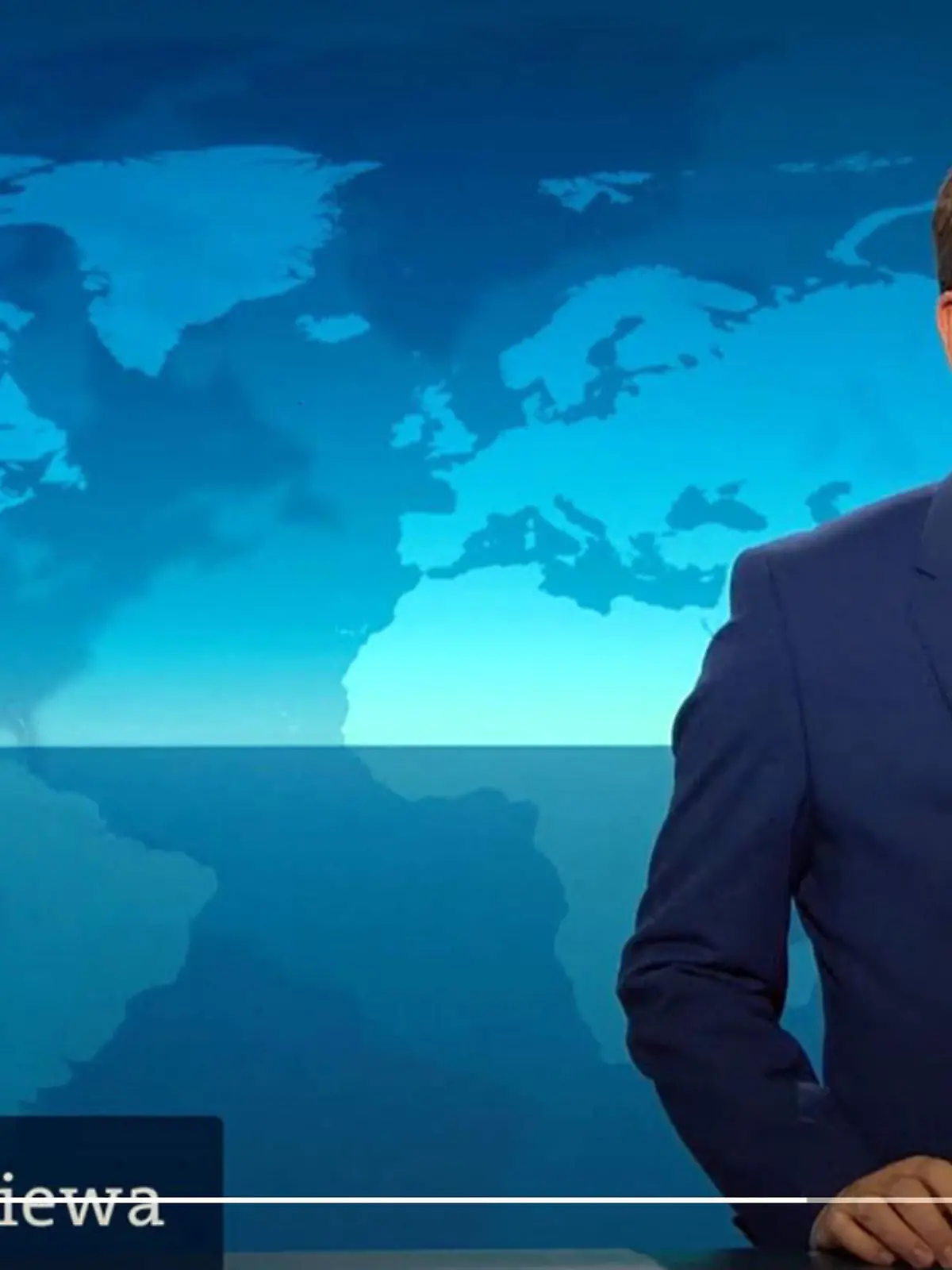 HANDOUT - 04.08.2021, Hamburg: Sprecher Jens Riewa beginnt die ARD-«Tagesschau» um 9 Uhr morgens mit den Worten: «Guten Morgen, meine Damen und Herren - ein Hinweis für die Regie: Der Prompter arbeitet nicht - ich begrüße Sie zur "Tagesschau"» (Screenshot). Das Gerät, das neben der Kamera normalerweise den Text abspult, hatte den Dienst versagt. Foto: -/ARD-Tagesschau/NDR/dpa - ACHTUNG: Nur zur redaktionellen Verwendung im Zusammenhang mit der aktuellen Berichterstattung und nur mit vollständiger Nennung des vorstehenden Credits +++ dpa-Bildfunk +++