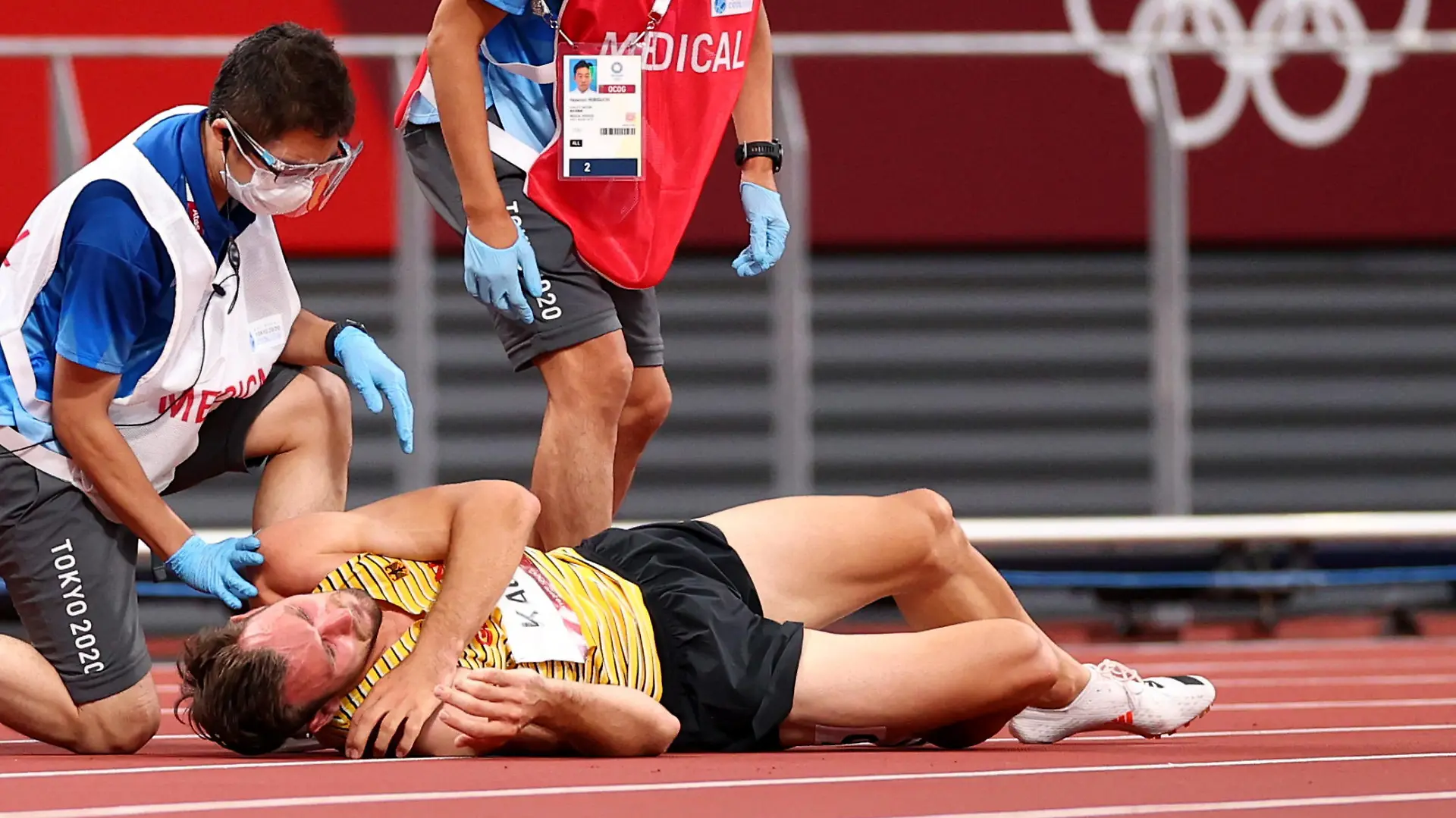 Tokyo 2020 Olympics - Athletics - Men's 400m - Decathlon 400m - Olympic Stadium, Tokyo, Japan - August 4, 2021. Niklas Kaul of Germany receives medical attention REUTERS/Andrew Boyers