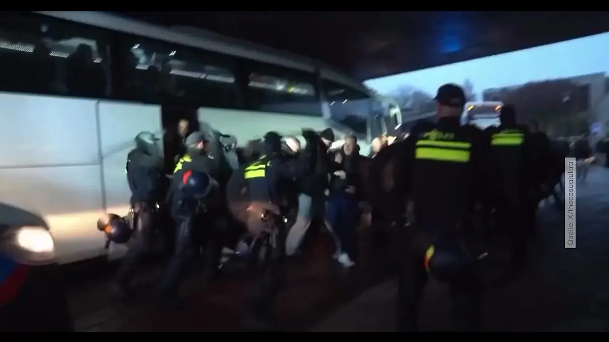 Pr-gel-Orgie-der-Polizei-bei-Stuttgart-Spiel-in-Deventer-VfB-Boss-stinksauer