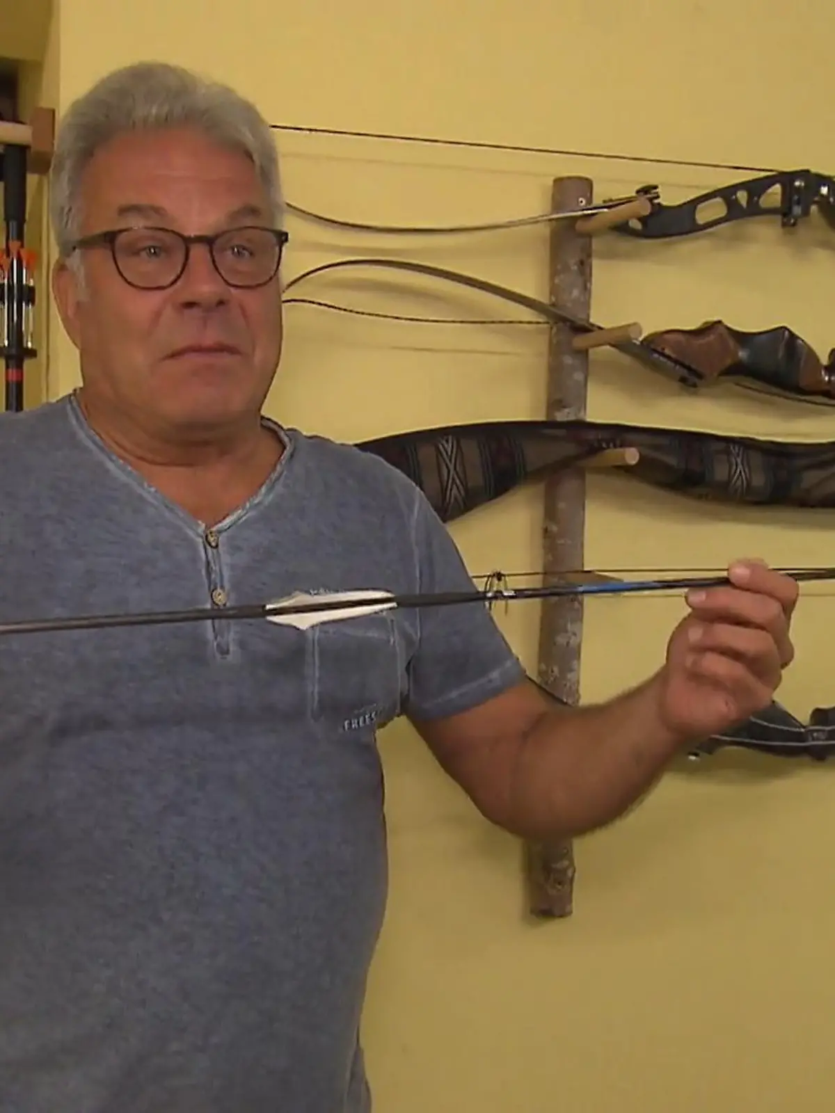 Bild zu: "Bogenschütze Peter bittet zu Tisch"