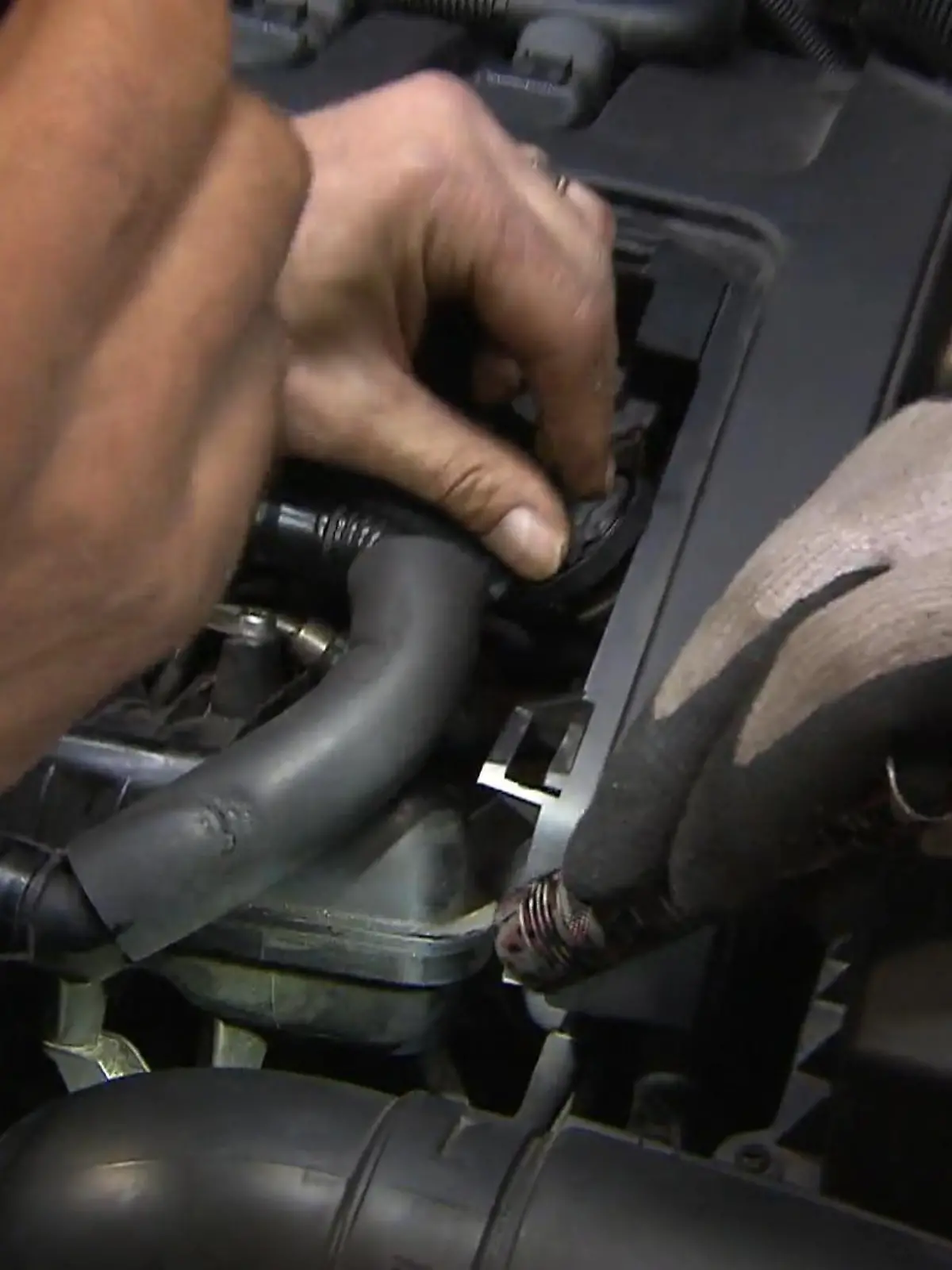 Bild zu: "Qualm von unten bringt neue Hinweise"