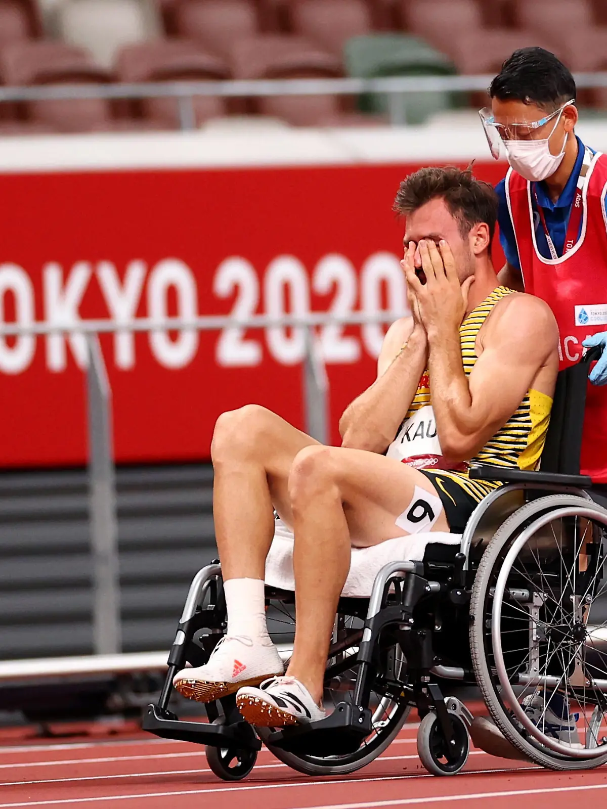 Tokyo 2020 Olympics - Athletics - Men's 400m - Decathlon 400m - Olympic Stadium, Tokyo, Japan - August 4, 2021. Niklas Kaul of Germany reacts as he receives medical attention REUTERS/Andrew Boyers