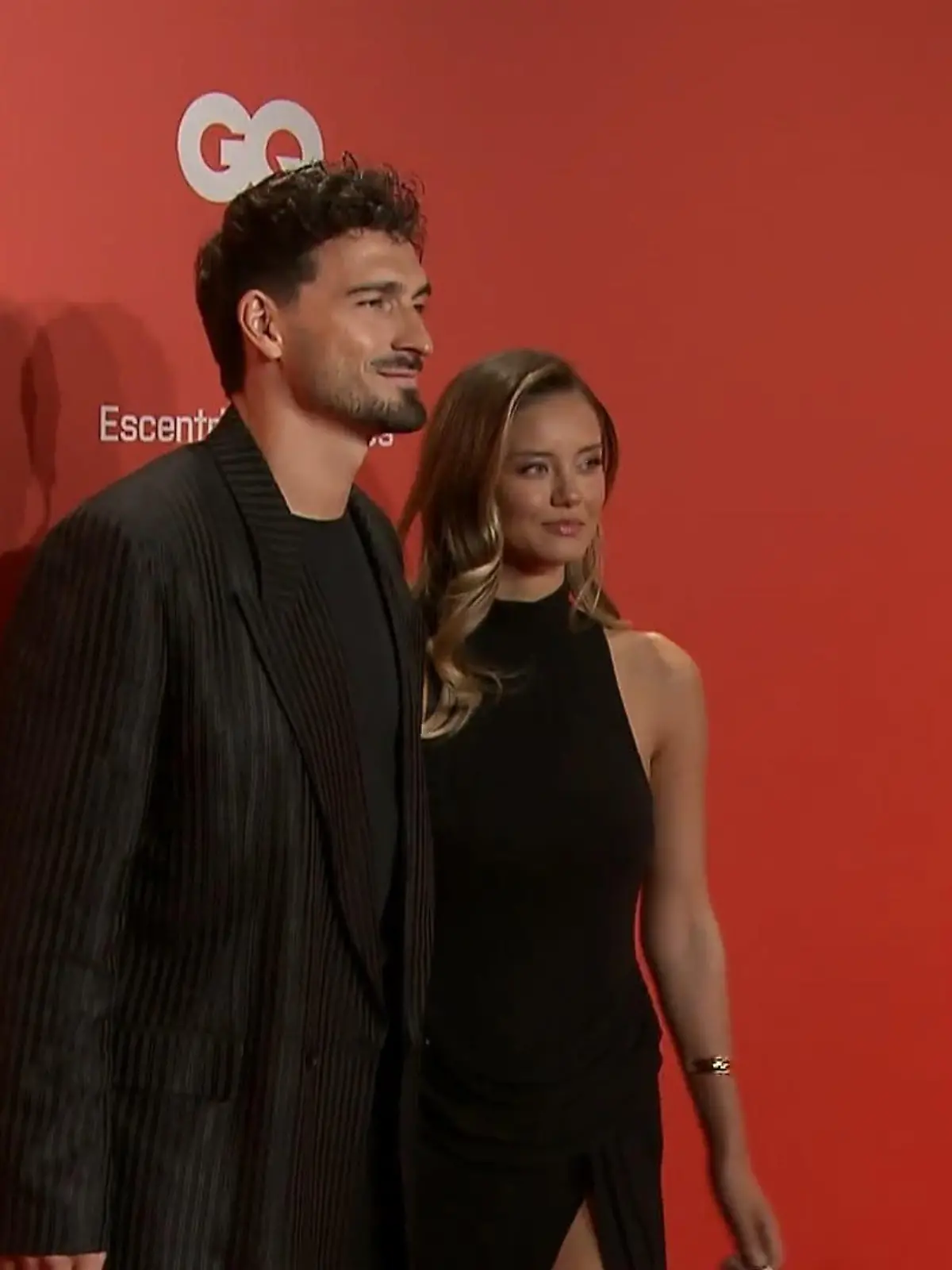 Bild zu: "Mats Hummels und Freundin Nicola begeistern bei den GQ Awards"