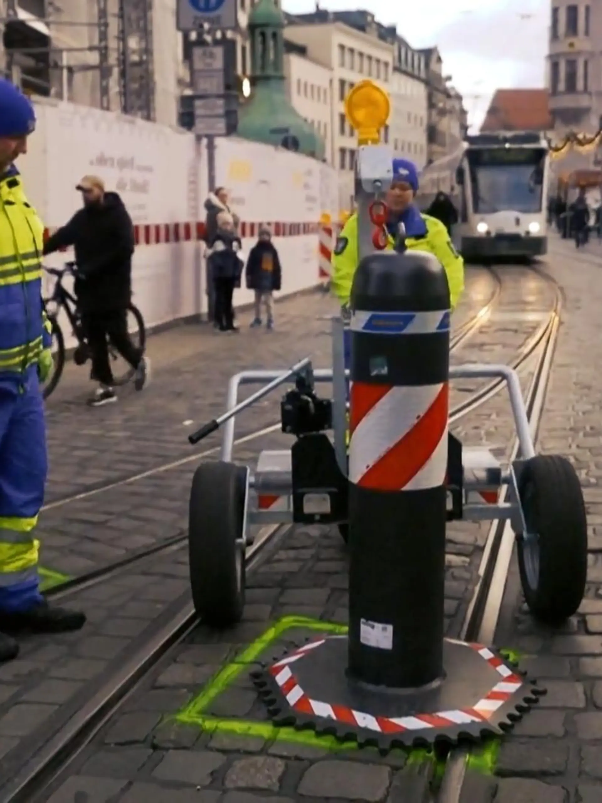 Bild zu: "Poller-Wahnsinn am Augsburger Weihnachtsmarkt"