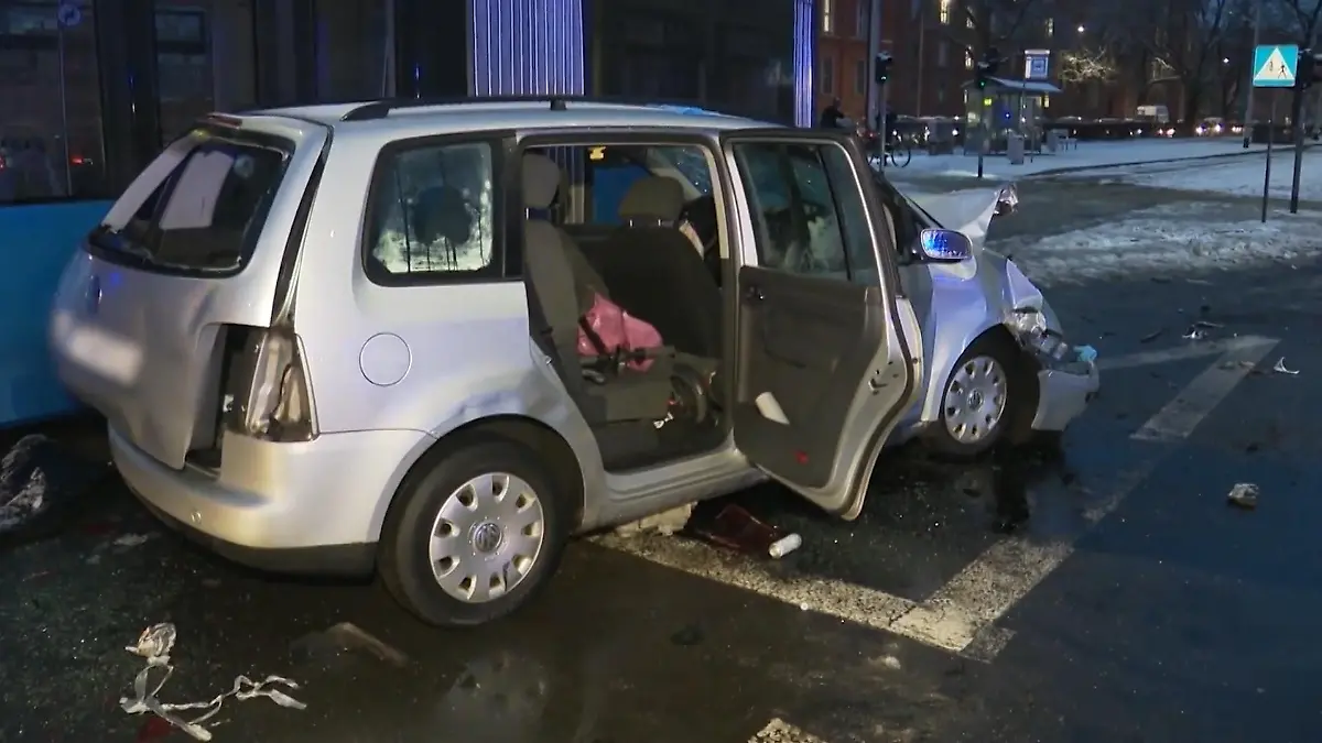 Leiche im Kofferraum! Polizei macht gruseligen Fund nach Autounfall Verfolgungsjagd in Breslau