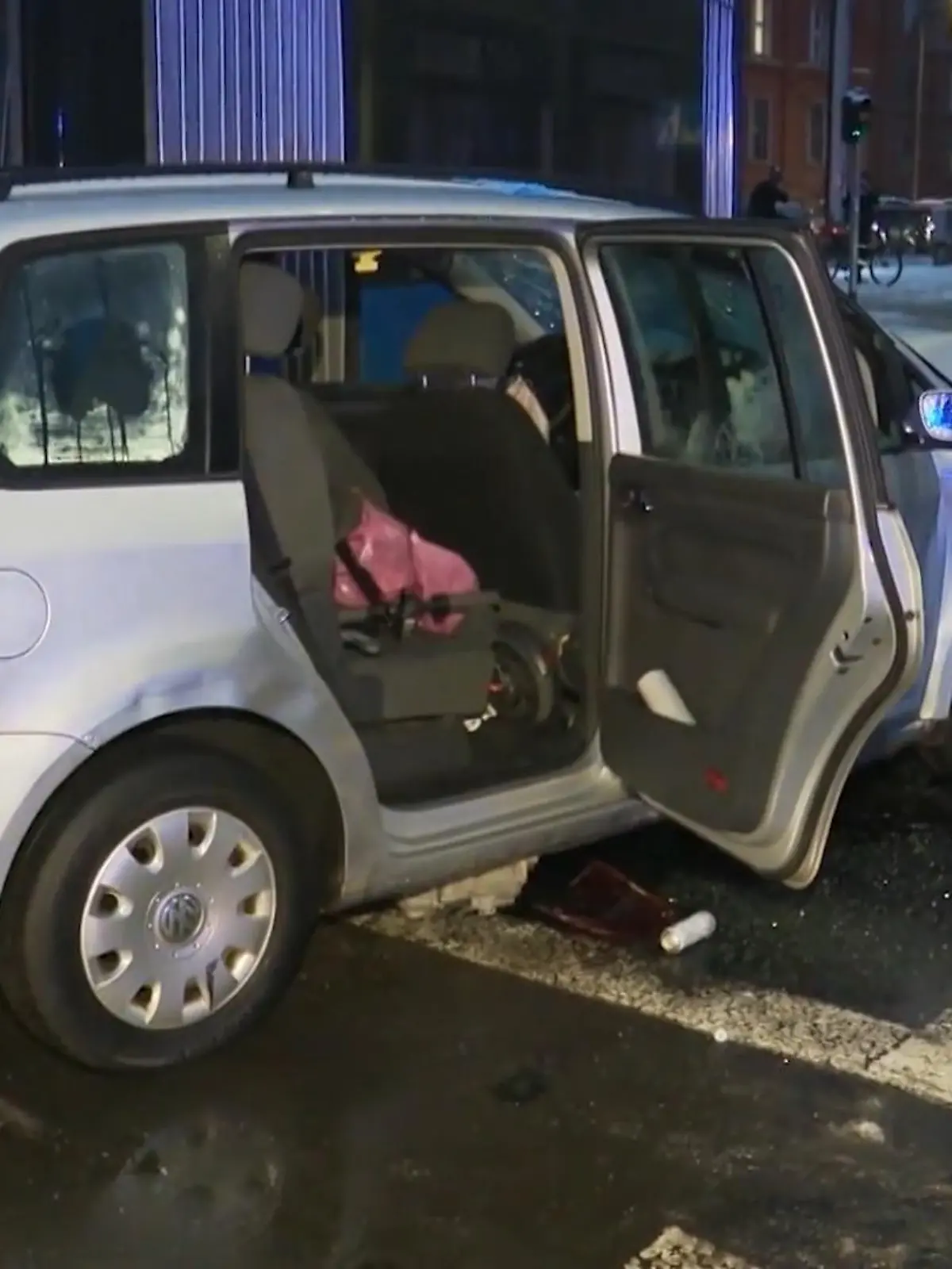 Bild zu: "Leiche im Kofferraum! Polizei macht gruseligen Fund nach Autounfall"