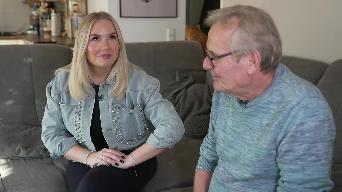 Marlisa-Rudzios-Couch-der-Schande-wechselt-den-Besitzer-und-es-ist-ausgerechnet-ihr-Vater-