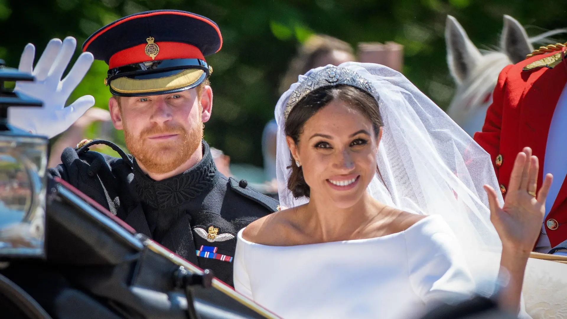 October 15, 2018 - MEGHAN, Duchess of Sussex, is pregnant with her first child who is due to be born in the spring, Kensington Palace has announced. Prince Harry and Meghan arrive in Australia for a 16-day official trip - their first tour since they married in May. PICTURED: May 19, 2018 - Windsor, United Kingdom - An open top carriage carrying PRINCE HARRY and MEGHAN MARKLE leaves the chapel to make its way through Windsor after their wedding ceremony. The Bride s evening dress is designed by Stella McCartney and is a bespoke lily white high neck gown made of silk crepe. London United Kingdom PUBLICATIONxINxGERxSUIxAUTxONLY - ZUMA 20180519mdal94537 Copyright: xx
