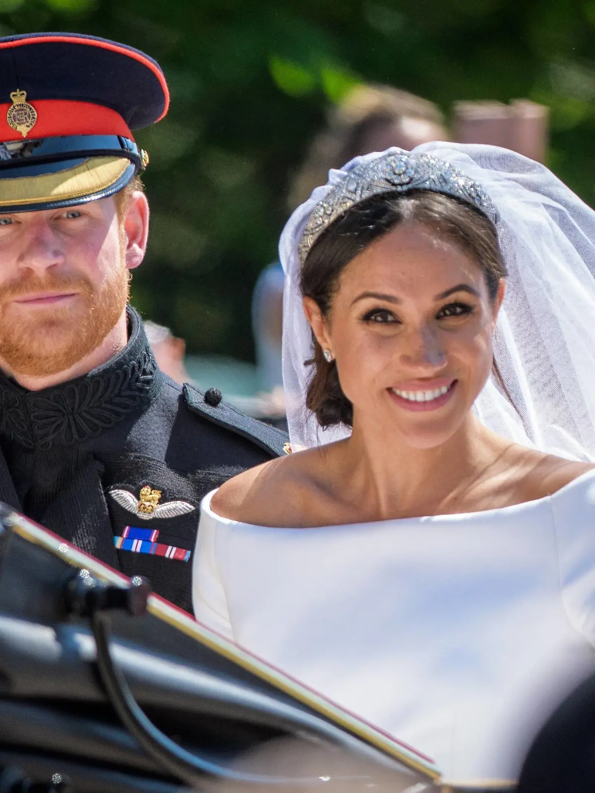  October 15, 2018 - MEGHAN, Duchess of Sussex, is pregnant with her first child who is due to be born in the spring, Kensington Palace has announced. Prince Harry and Meghan arrive in Australia for a 16-day official trip - their first tour since they married in May. PICTURED: May 19, 2018 - Windsor, United Kingdom - An open top carriage carrying PRINCE HARRY and MEGHAN MARKLE leaves the chapel to make its way through Windsor after their wedding ceremony. The Bride s evening dress is designed by Stella McCartney and is a bespoke lily white high neck gown made of silk crepe. London United Kingdom PUBLICATIONxINxGERxSUIxAUTxONLY - ZUMA 20180519mdal94537 Copyright: xx
