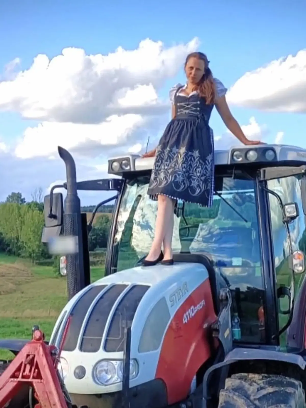 Bild zu: "Thomas hält Michaela für immer fest"