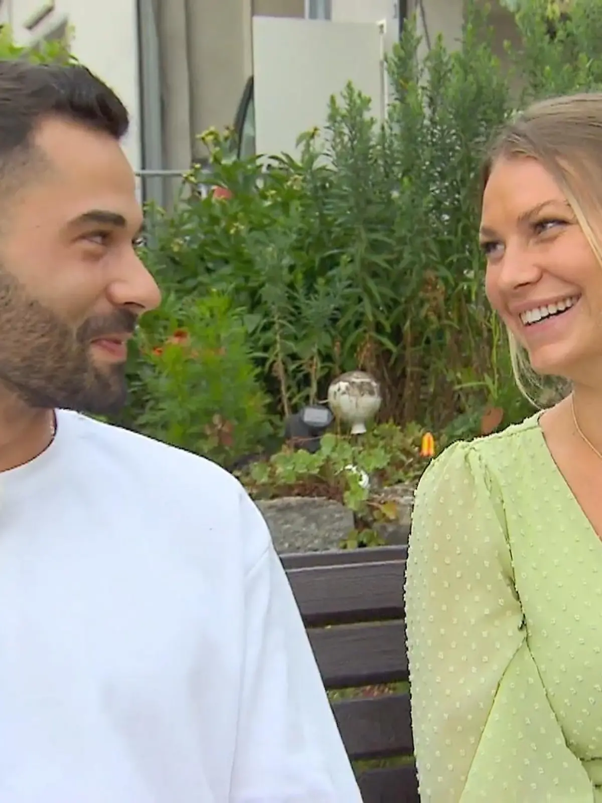 Bild zu: "Bastian und Kerrin genießen den Abend"