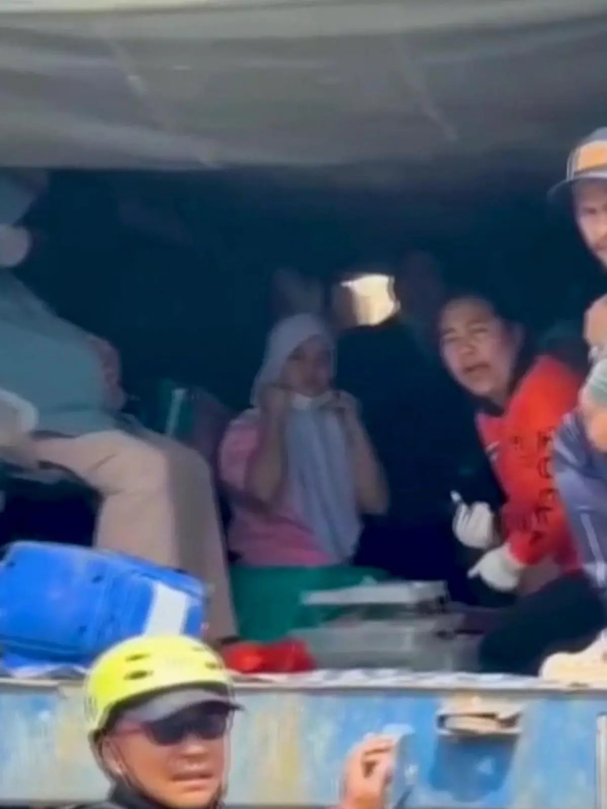 Bild zu: "Plötzlich kommen die Wehen! Mitten im Krisengebiet – Schwangere muss Baby HIER gebären"