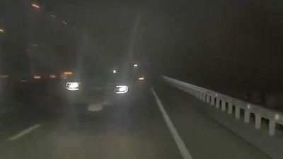 Tesla-Autopilot rettet Mann das Leben – automatisches Ausweichmanöver bei 120 km/h!