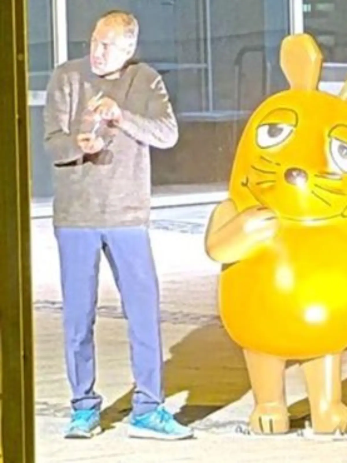 Er soll die Maus angezündet haben.