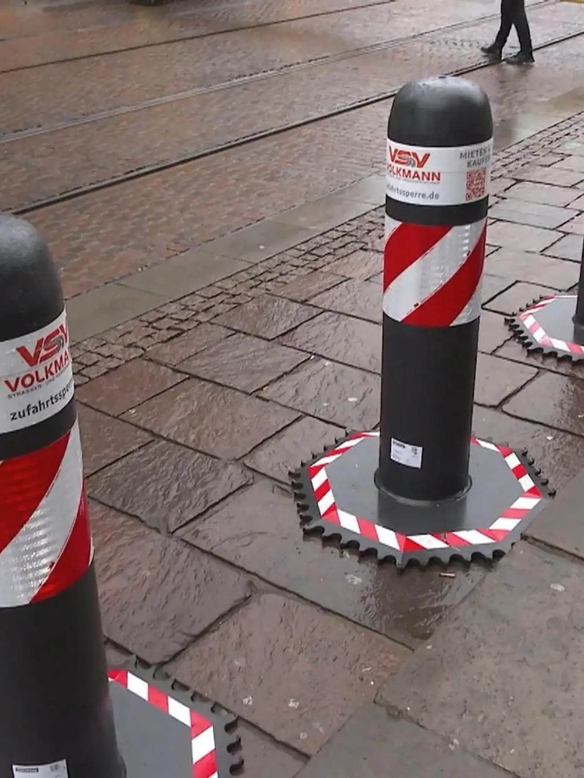 Bild zu: "Sicherer Weihnachtsmarkt durch mobilen Poller-Service"