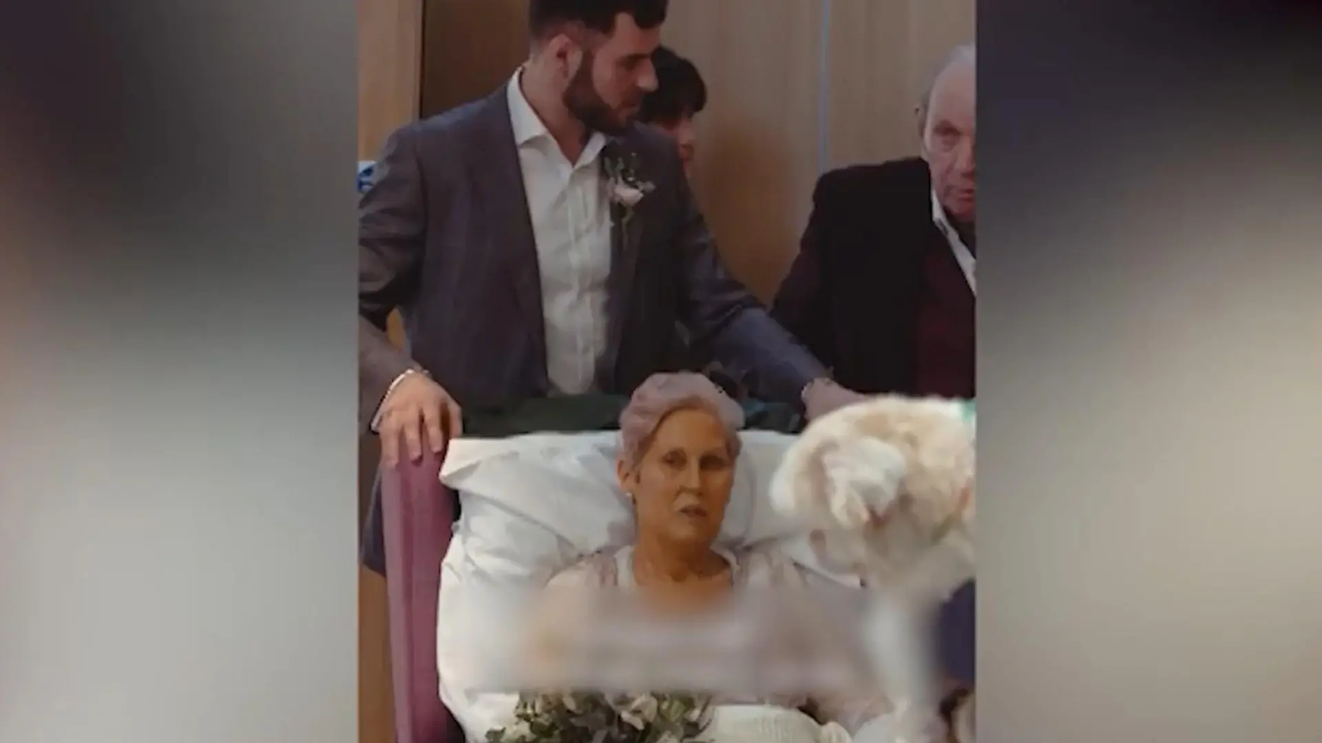Todkranke Debbie (57) liegt im Sterben – Kinder organisieren ihre Hochzeit an einem Tag! Es ist ihr letzter Wunsch
