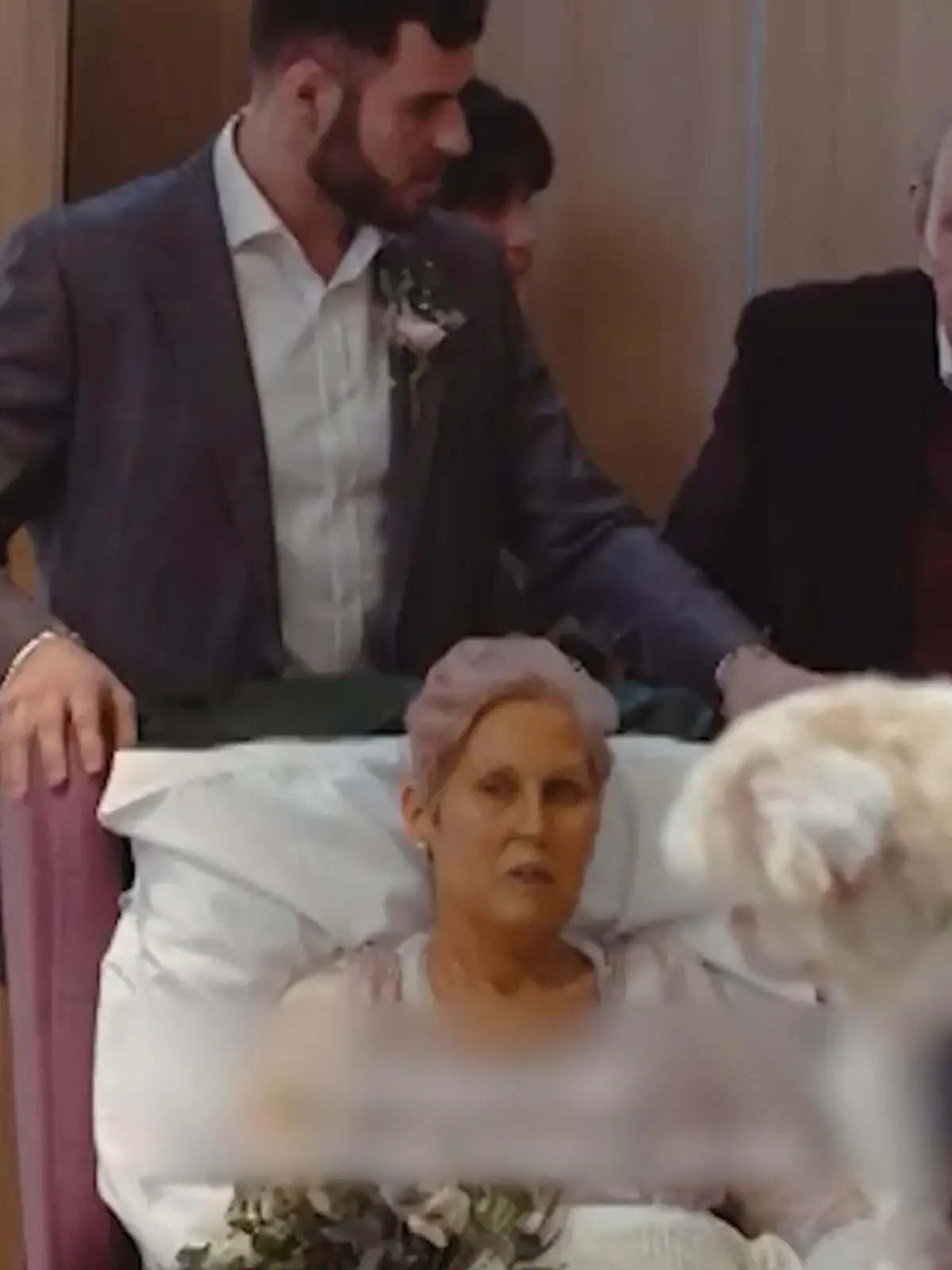 Bild zu: "Todkranke Debbie (57) liegt im Sterben – Kinder organisieren ihre Hochzeit an einem Tag!"