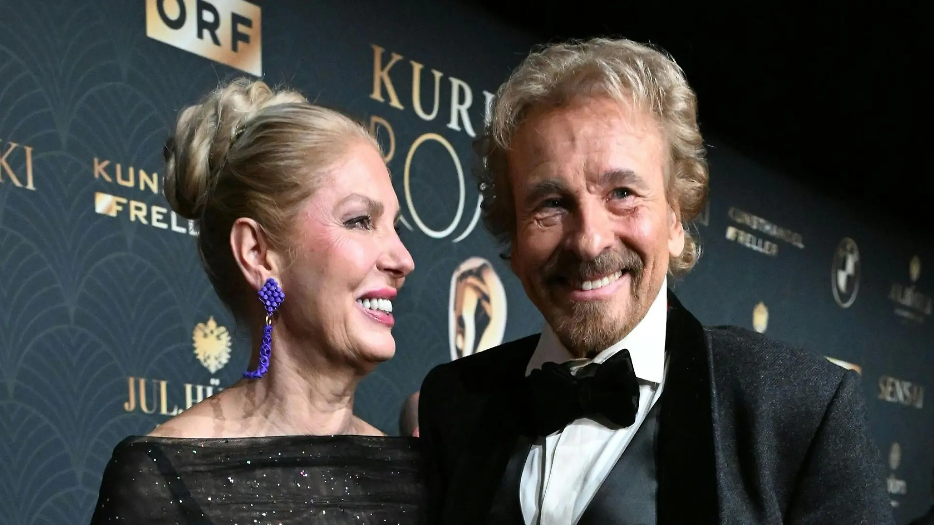 28.11.2025, Österreich, Kitzbühel: Thomas Gottschalk mit Frau Karina Mroß kommen zur Verleihung der österreichischen Film- und Fernsehpreise «Romy». Foto: Barbara Gindl/APA/dpa +++ dpa-Bildfunk +++