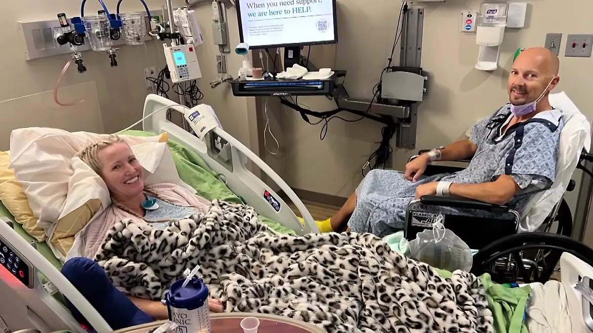 Jennifer und Ryan DeMarre strahlen nach der erfolgreichen Organtransplantation