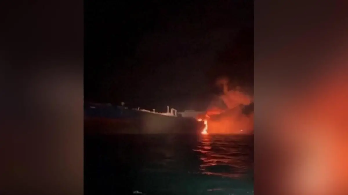 Explosion im Schwarzen Meer! Zwei Öltanker der Schattenflotte in Flammen Crew in letzter Minute gerettet