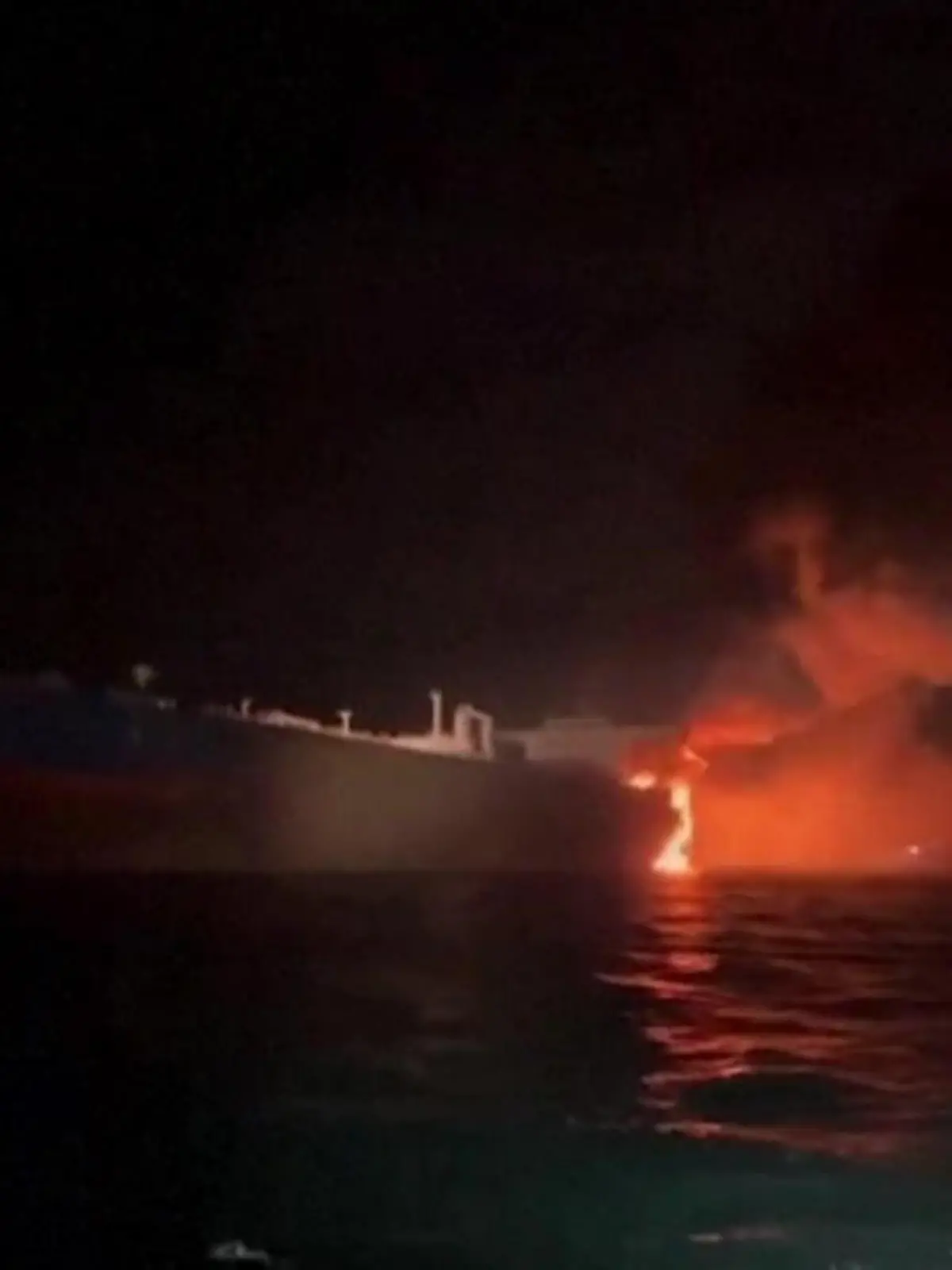 Bild zu: "Explosion im Schwarzen Meer! Zwei Öltanker der Schattenflotte in Flammen"