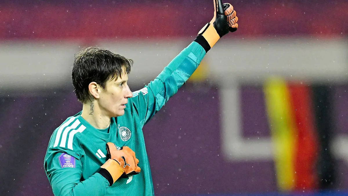 Fokus-auf-Troph-e-Keeperin-Berger-spricht-ber-DFB-Zukunft