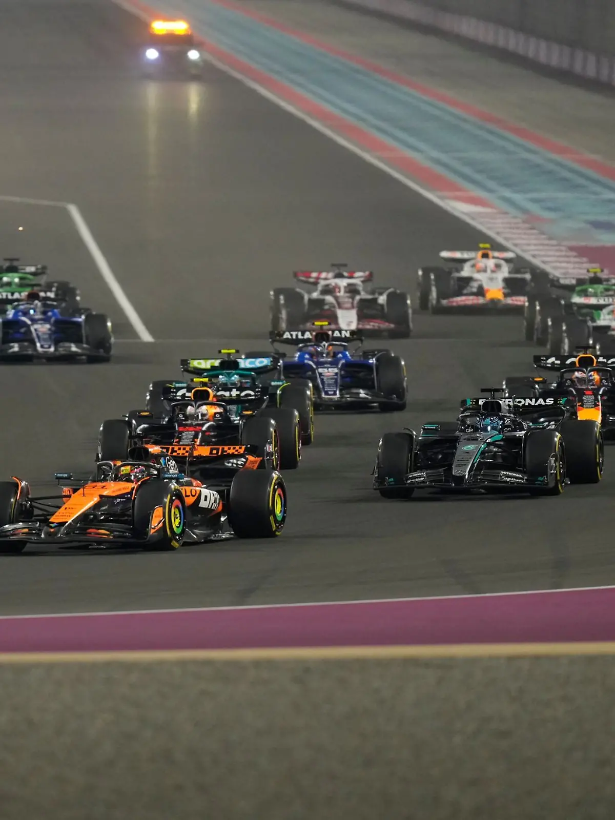 Bild zu: "Piastri feiert Sprint-Sieg nach Titelkampfansage"