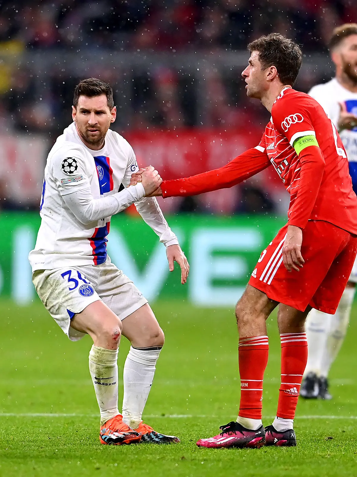 Messi (l.) gegen Müller (r.) gab es zuletzt beim Spiel Paris St. Germain gegen Bayern München im März 2023
