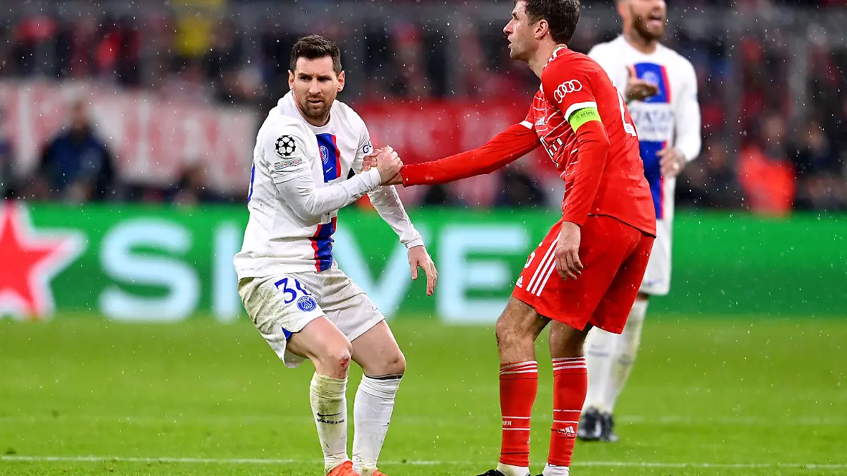 Messi (l.) gegen Müller (r.) gab es zuletzt beim Spiel Paris St. Germain gegen Bayern München im März 2023