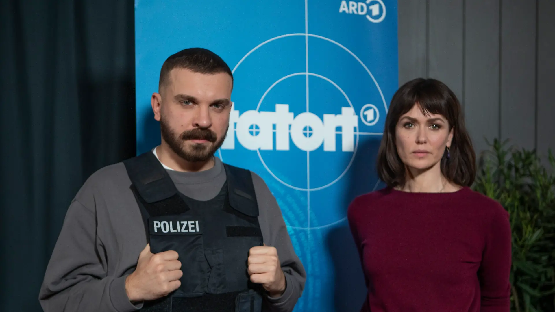 Melika Foroutan (r.) und Edin Hasanovic sind seit Oktober 2025 das Frankfurter Ermittler-Duo der ARD-Krimiserie Tatort