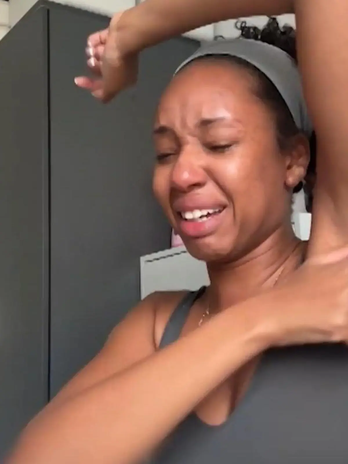 Bild zu: "Sie bereut es sofort! Bei DIESEM Beauty-Fail bricht Tember in Tränen aus"