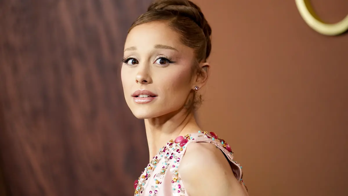 Ariana-Grande-im-Wandel-der-Zeit-Sch-nheitschirurgin-verr-t-warum-sie-heute-so-anders-aussieht-