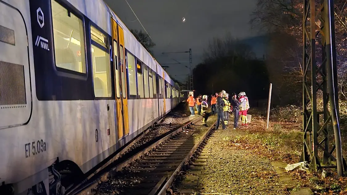 Dortmund-Menschen-fl-chten-aus-Zug-BVB-Weihnachtssingen-endet-dramatisch