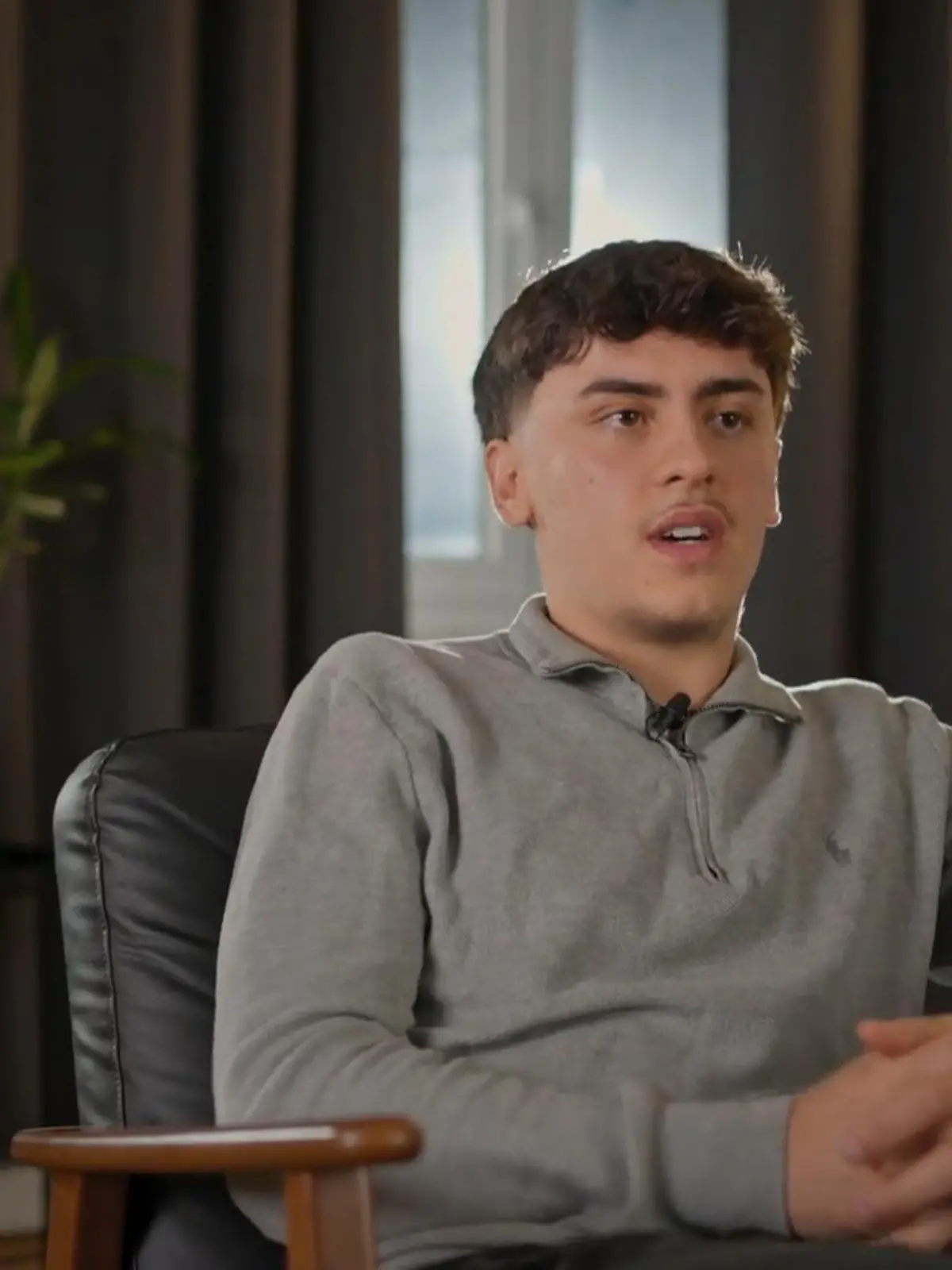 Bild zu: "Sohn Montry (23) wagt den Schritt in die Öffentlichkeit"