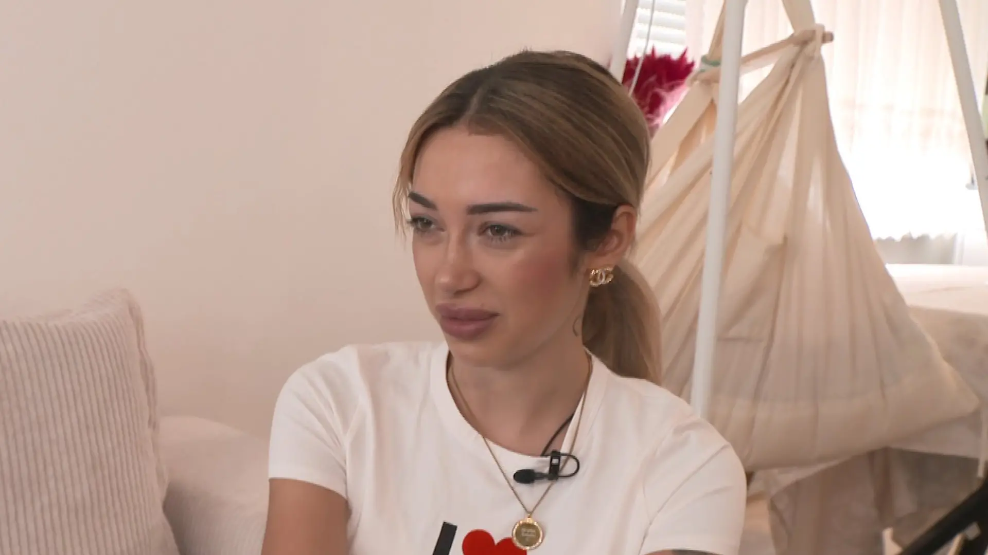 Reality-TV-Bekanntheit Ariel verrät in unserer Homestory das eine oder andere private Detail. 