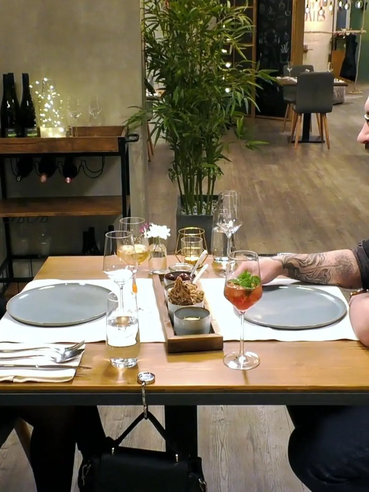 Bild zu: "Lena und Karlo entdecken Unterschiede"