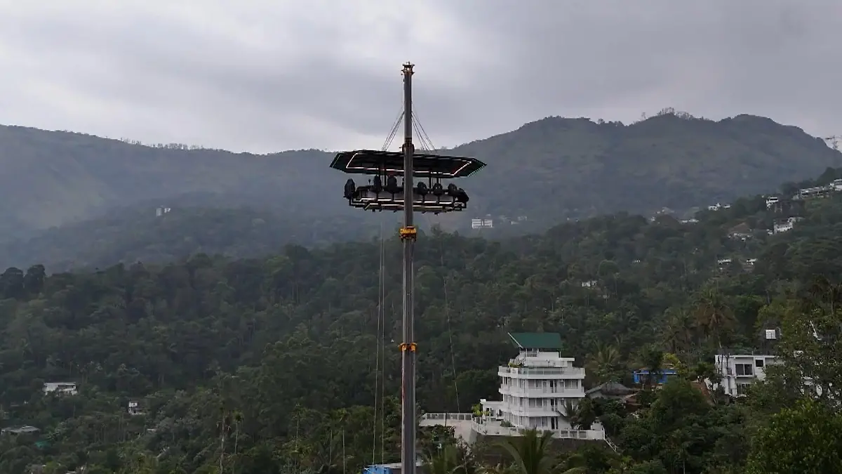 Indien-Touristen-bei-Sky-Dining-stundenlang-gefangen-Essen-in-40-Metern-H-he-wird-zum-Albtraum