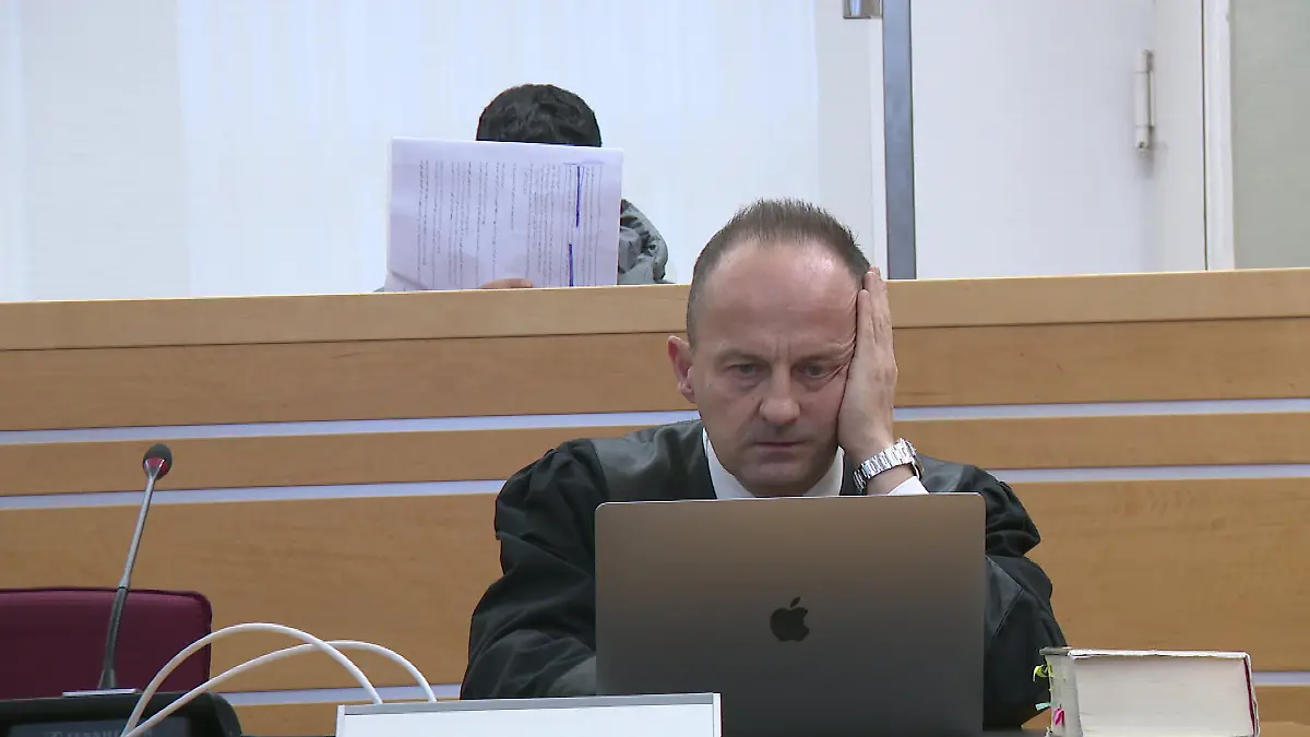 Der Anwalt des Marokkaners verteidigt sein Verhalten vor Gericht.