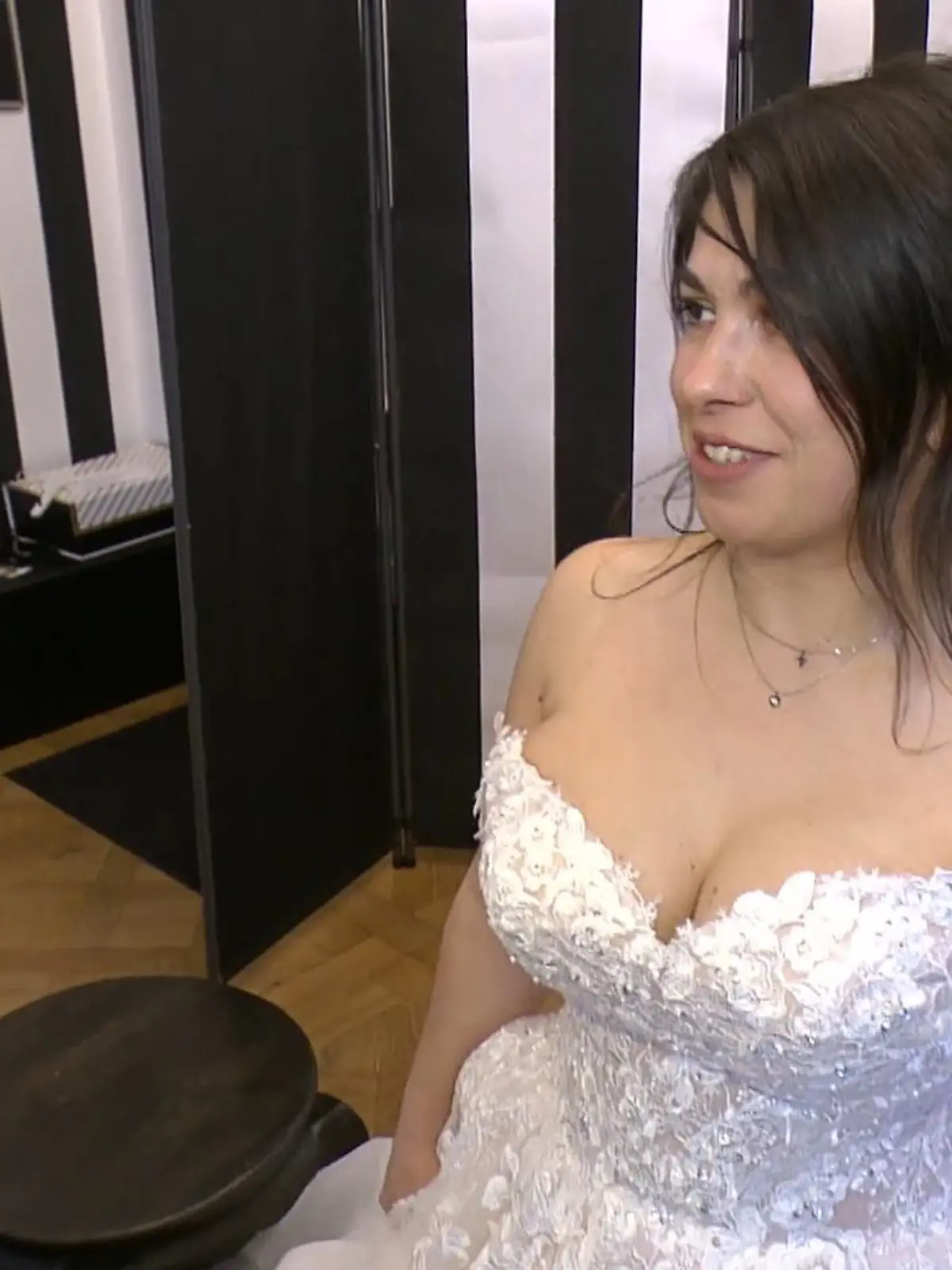 Bild zu: "Das Kleid soll nicht stauchen"