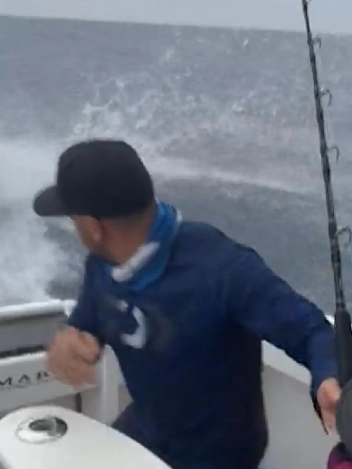 Bild zu: "Vom Jäger zum Gejagten! Angler werden fast zur Raubfisch-Beute"