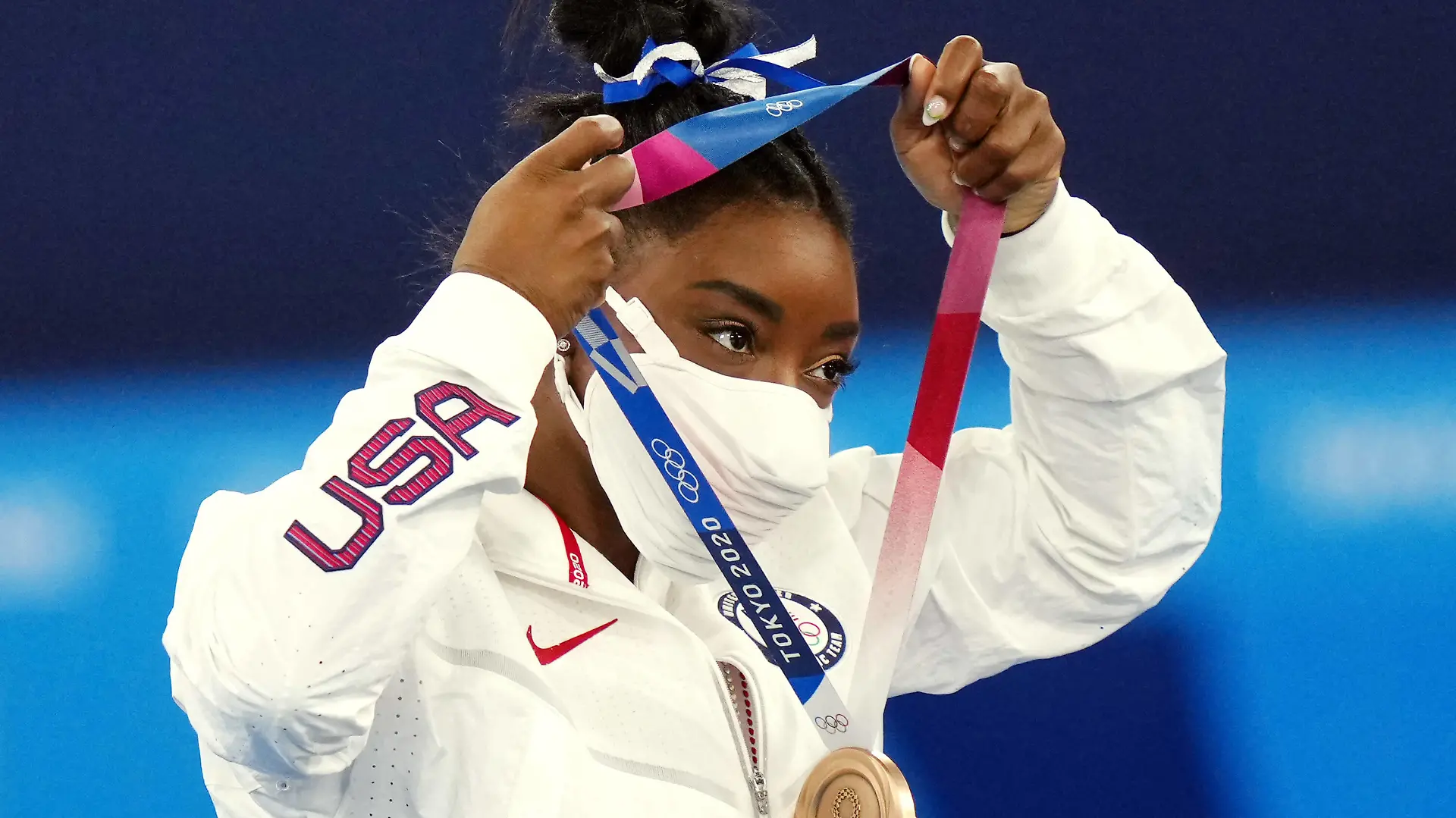  Mandatory Credit: Photo by Dave Shopland/Shutterstock 12244880cz Simone Biles wins the bronze medal - Women s Balance Beam Final Artistic Gymnastics, Ariake Gymnastics Centre, Tokyo Olympic Games, Olympische Spiele, Olympia, OS 2020, Japan - 03 Aug 2021 Artistic Gymnastics, Ariake Gymnastics Centre, Tokyo Olympic Games 2020, Japan - 03 Aug 2021 PUBLICATIONxINxGERxSUIxAUTXHUNxGRExMLTxCYPxROMxBULxUAExKSAxONLY Copyright: xDavexShopland/Shutterstockx 12244880cz