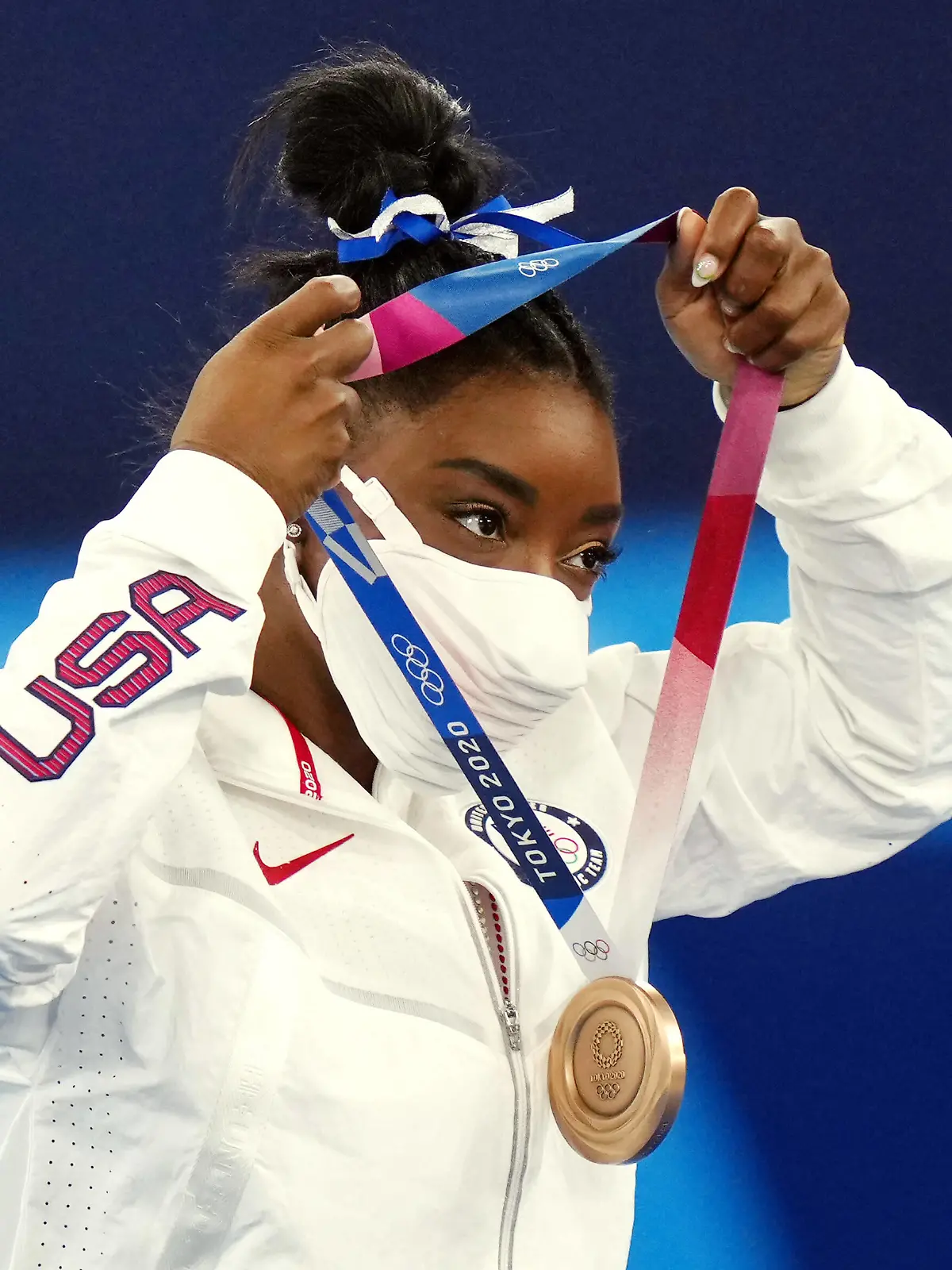  Mandatory Credit: Photo by Dave Shopland/Shutterstock 12244880cz Simone Biles wins the bronze medal - Women s Balance Beam Final Artistic Gymnastics, Ariake Gymnastics Centre, Tokyo Olympic Games, Olympische Spiele, Olympia, OS 2020, Japan - 03 Aug 2021 Artistic Gymnastics, Ariake Gymnastics Centre, Tokyo Olympic Games 2020, Japan - 03 Aug 2021 PUBLICATIONxINxGERxSUIxAUTXHUNxGRExMLTxCYPxROMxBULxUAExKSAxONLY Copyright: xDavexShopland/Shutterstockx 12244880cz