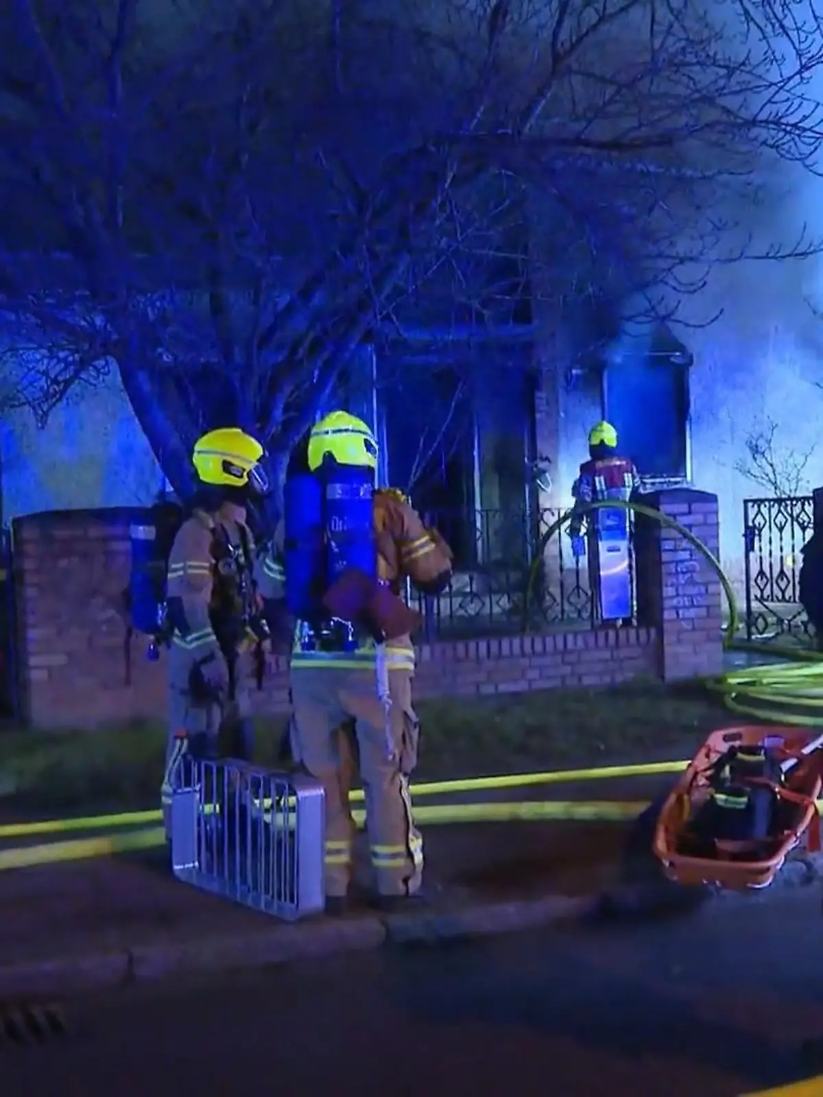 Bild zu: "Treppe abgebrannt! Junge stirbt bei Feuer"